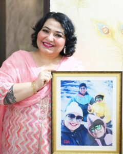prisha lalwani holding a framed print she ordered from zoomin